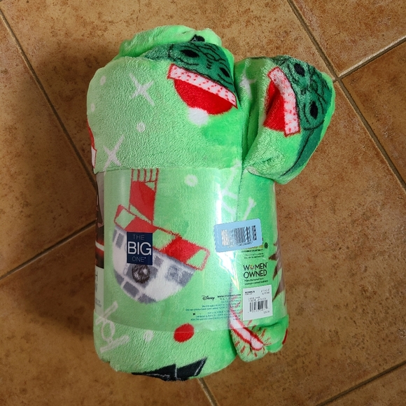 The Big One Bedding Nwt The Big One Brand Christmas Themed Star Wars Throw Blanket Poshmark